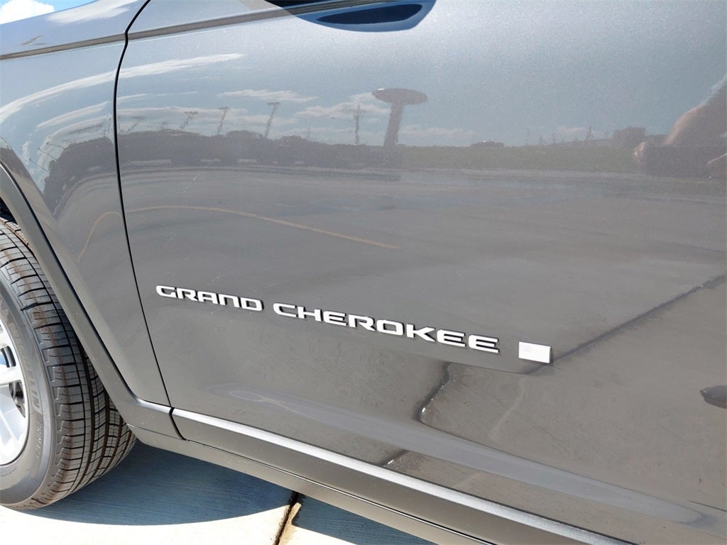 2025 Jeep Grand Cherokee Laredo