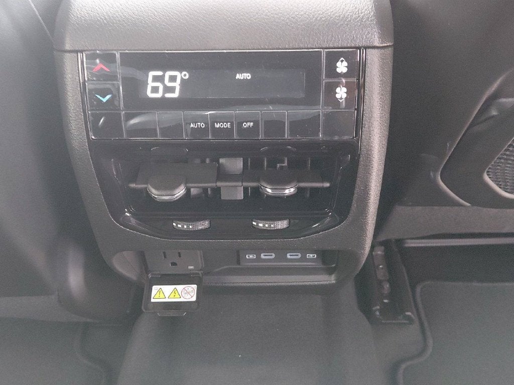2027 Jeep Grand Cherokee L Laredo Altitude