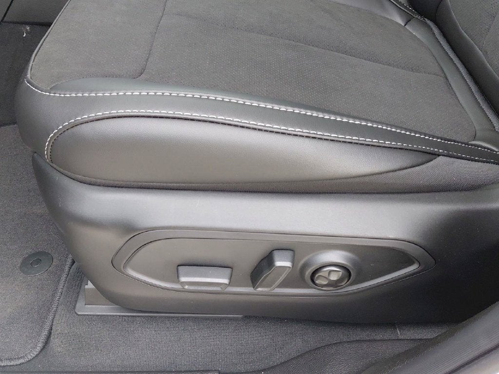 2027 Jeep Grand Cherokee L Laredo Altitude