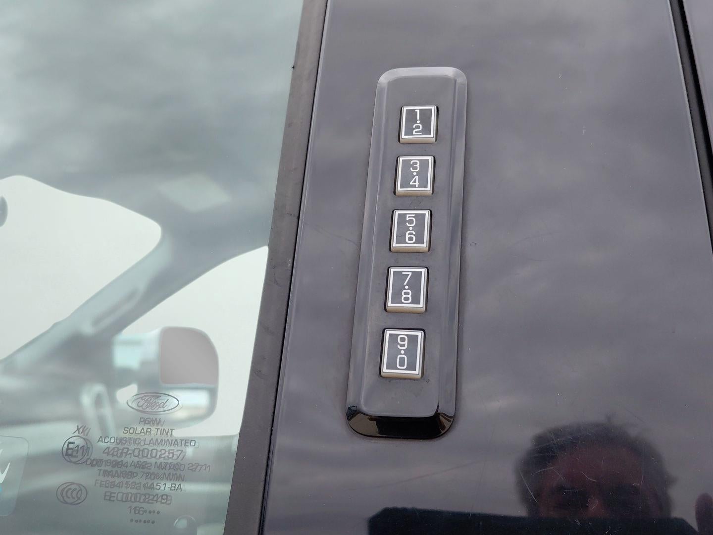 2017 Ford Super Duty F-350 SRW Lariat