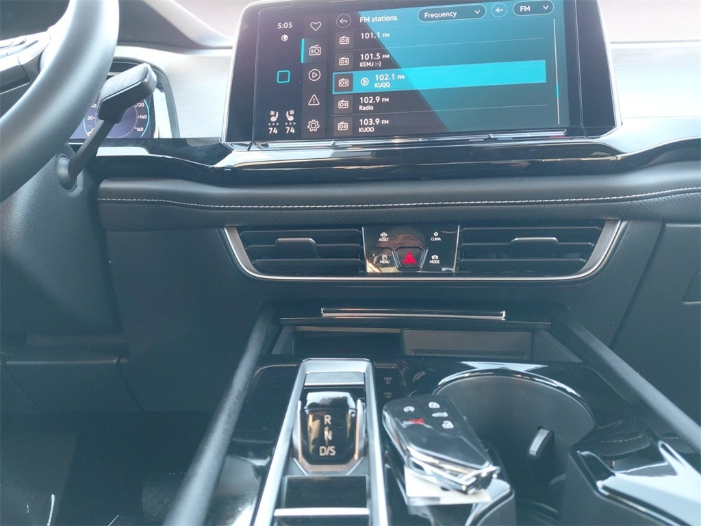 2025 Volkswagen Atlas Cross Sport 2.0T SE w/Technology