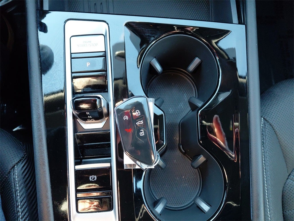 2025 Volkswagen Atlas Cross Sport 2.0T SE w/Technology