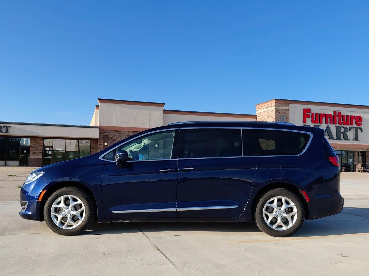 2017 Chrysler Pacifica Touring-L Plus