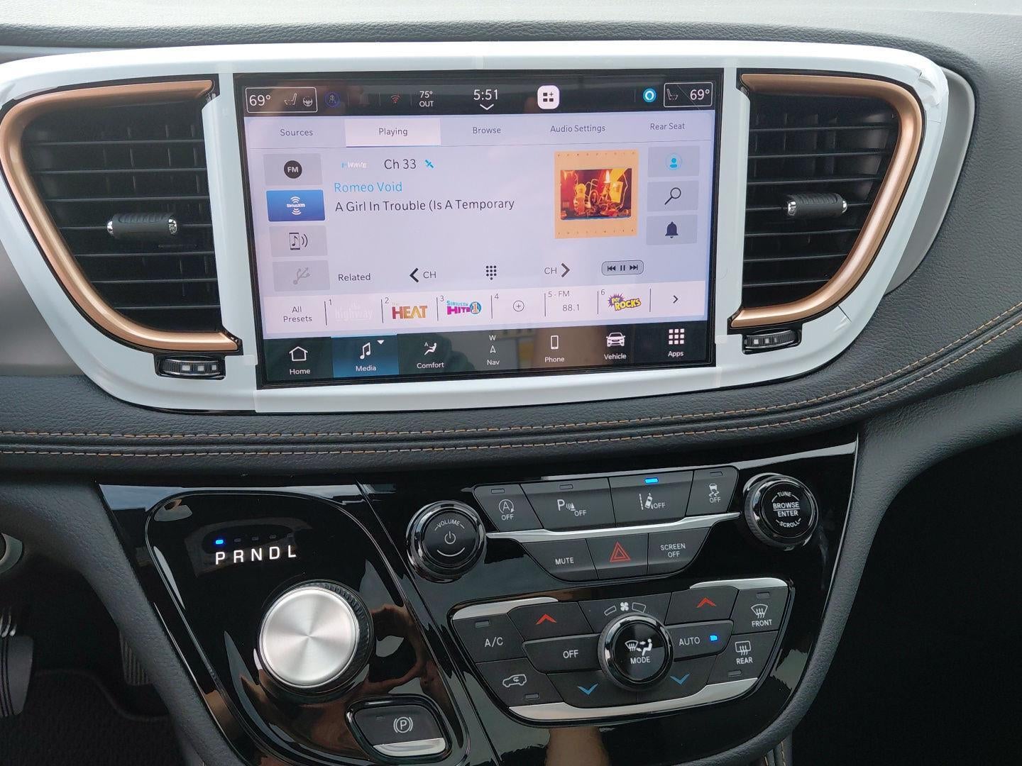 2027 Chrysler Pacifica Pinnacle