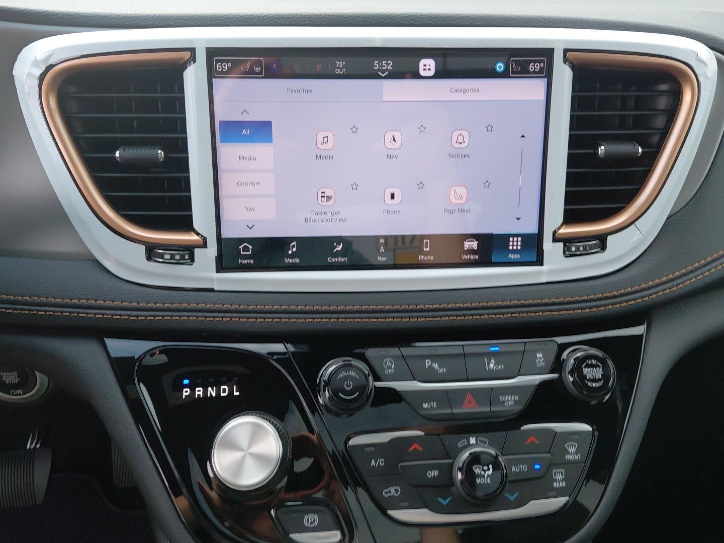 2027 Chrysler Pacifica Pinnacle