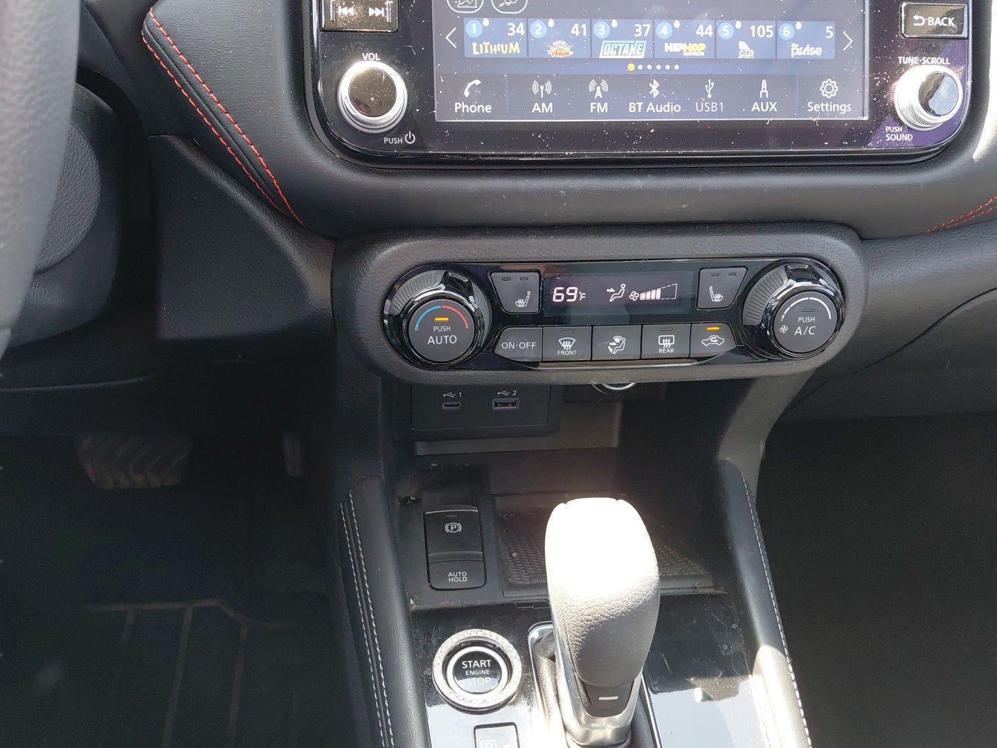 2023 Nissan Kicks SR