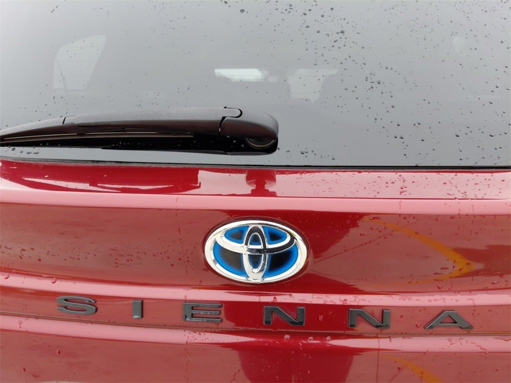 2024 Toyota Sienna LE 8 Passenger